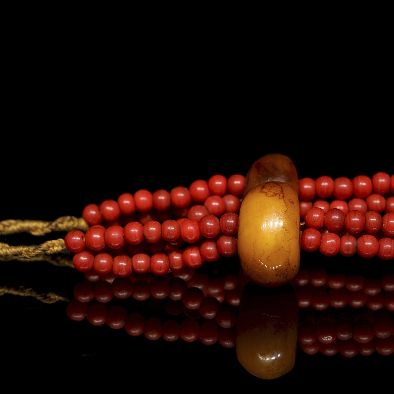 Necklace with amber beads, 20th century