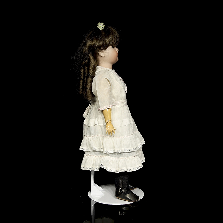 Muñeca de porcelana de carácter