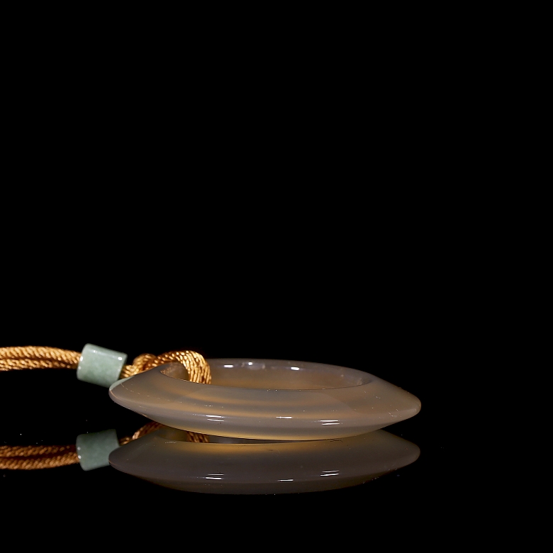 Colgante de ágata tallada, s.XX