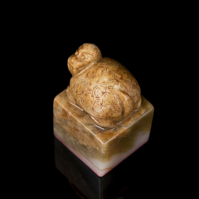 Carved jade seal ‘Turtle’ from Hetian, Qing dynasty