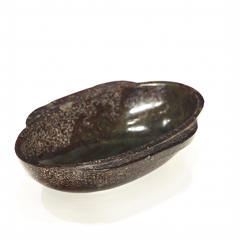 Recipiente de jade tallado, dinastía Han