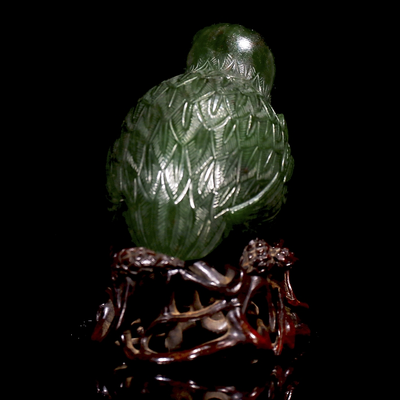 Figura de jade verde espinaca