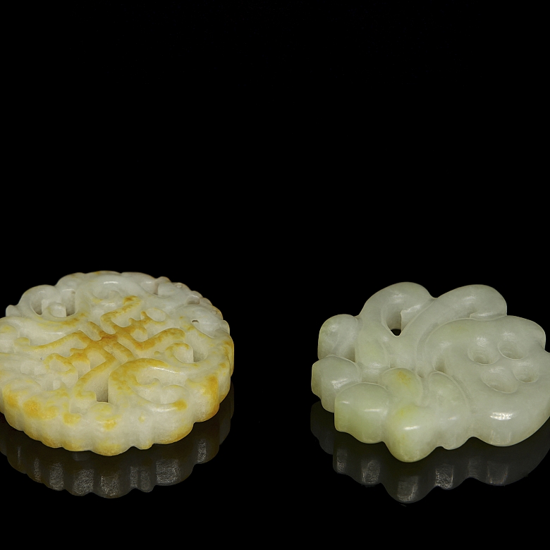 Pareja de colgantes de jade tallado, s.XX