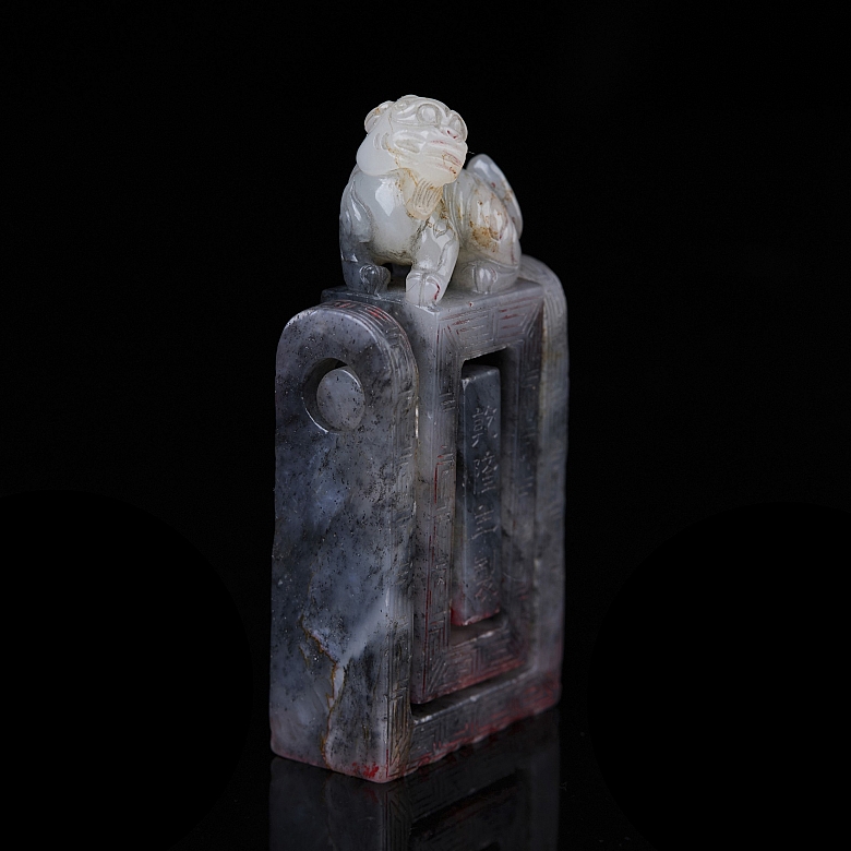Triple carved and articulated jade seal, Qing dynasty