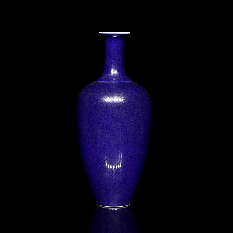 Blue enameled porcelain vase, with Qianlong seal