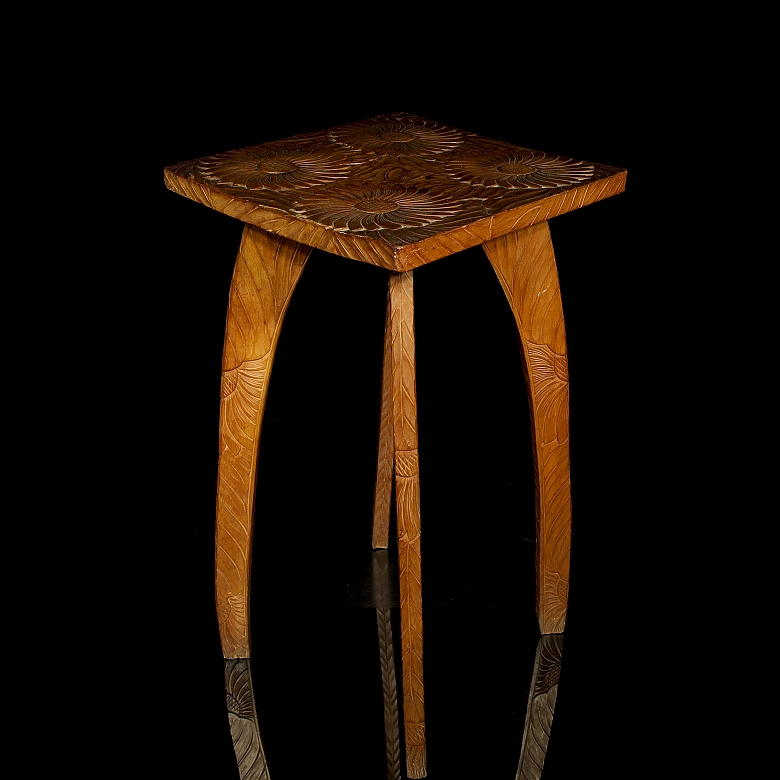 Pareja de mesas auxiliares de estilo Japonesismo para Liberty & Co., circa 1900–1910