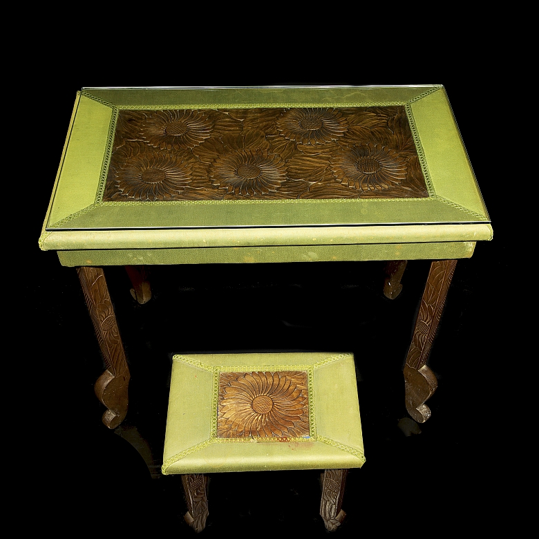 Escritorio con taburete estilo Japonesismo, para Liberty & Co., circa 1900–1910