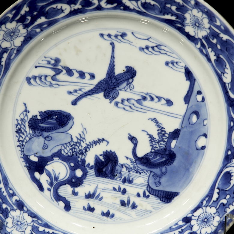 Pareja de platos de porcelana 