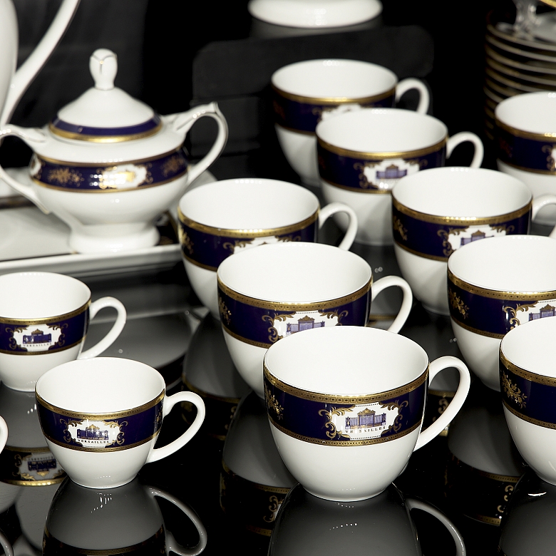 Versailles Fine Porcelain “Complete Tableware Set,” 20th century