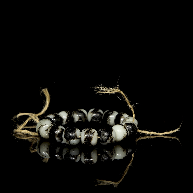 Bracelet with fifteen jade beads, Qing dynasty - 2