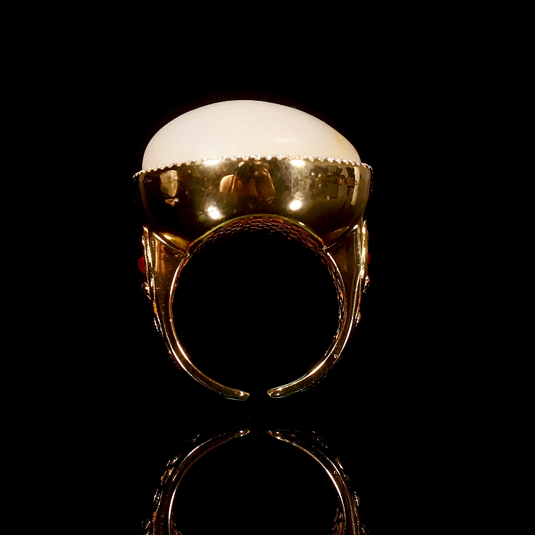 Anillo de plata dorada con jade blanco de Hetian, dinastía Qing