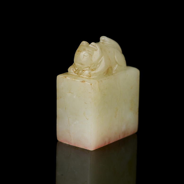 Hetian white jade seal ‘Cat’, Qing dynasty