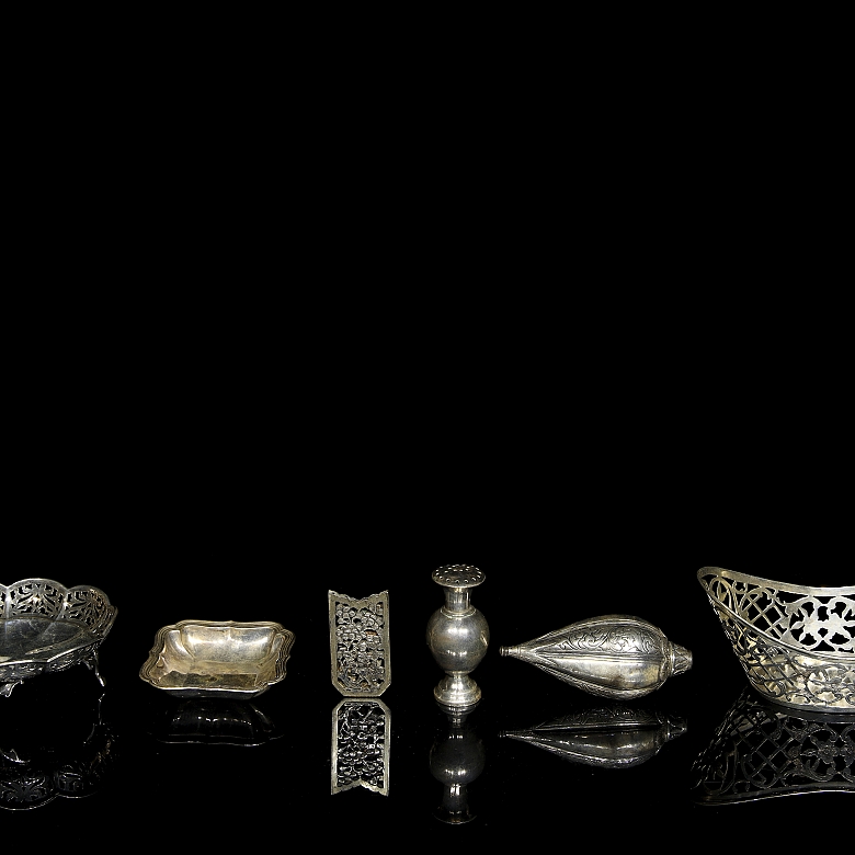 Set of silver objects