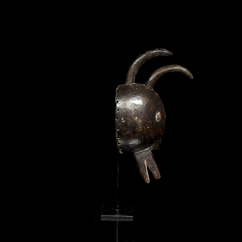 Máscara de danza zoomorfa, cultura Ogoni, Nigeria, s.XX