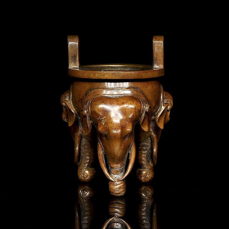 Bronze incense burner ‘Elephants’, with Xuande seal