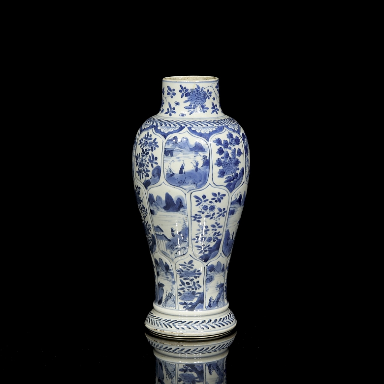 Jarrón de porcelana azul y blanco