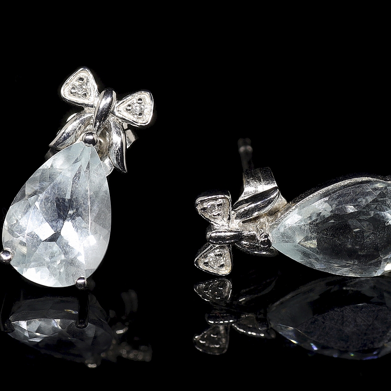 Pendientes de oro blanco de 18k con aguamarinas y diamantes