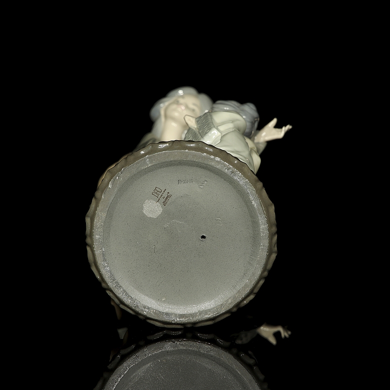 Nao figurine by Lladró, “Geisha with child,” 1980 - 4