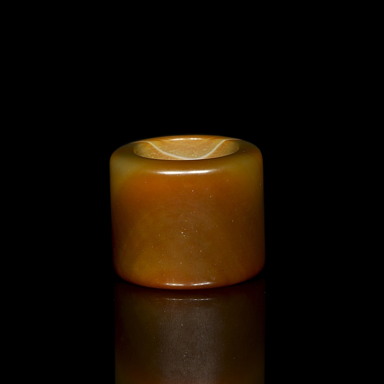 Anillo de arquero de ágata tallada, dinastía Liao