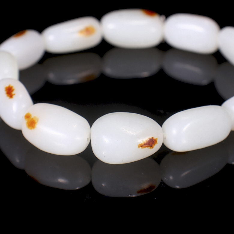 Conjunto de collar y pulsera de cuentas de jade blanco de Hetian, s.XX