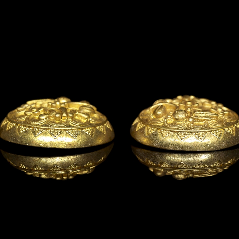Pareja de botones de metal dorado, dinastía Liao