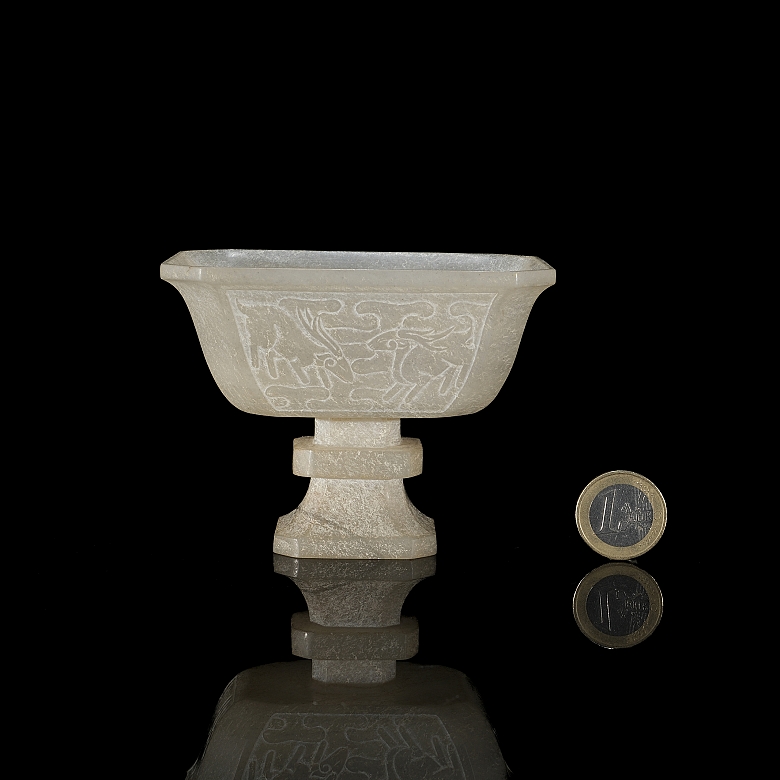 Copa de jade tallada 