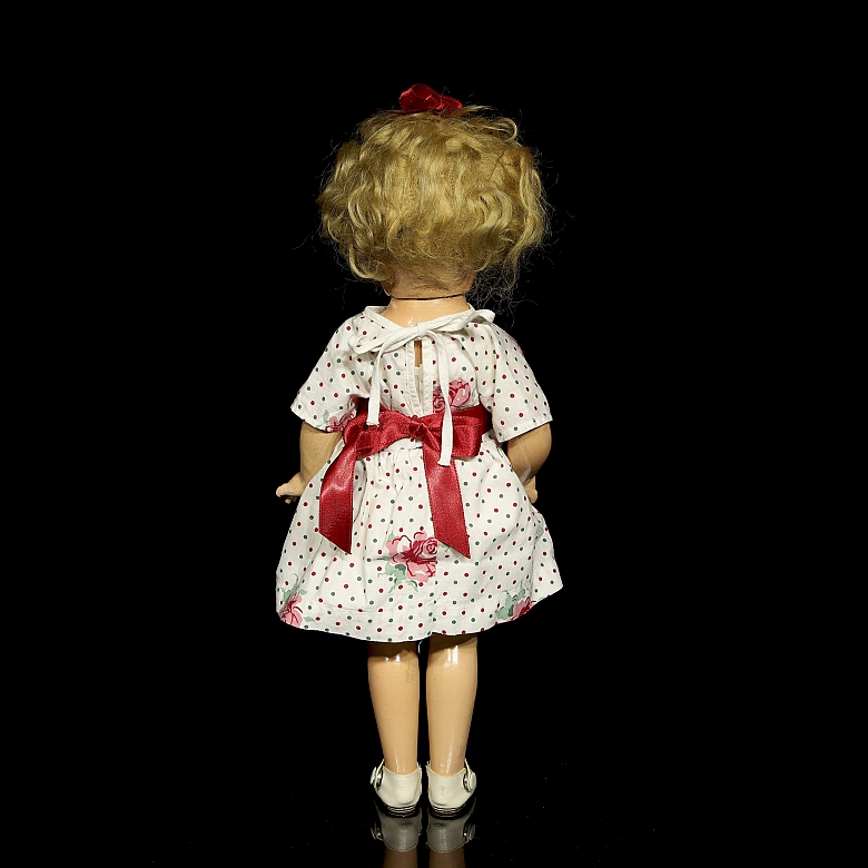 Muñeca oficial 