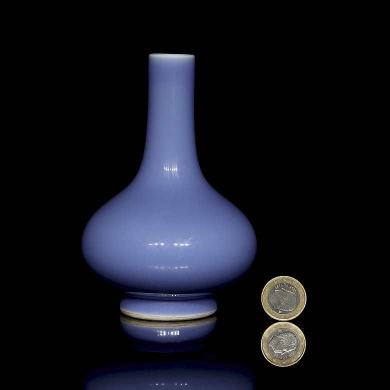 Monochrome light-blue glazed porcelain vase, Qing dynasty - 6