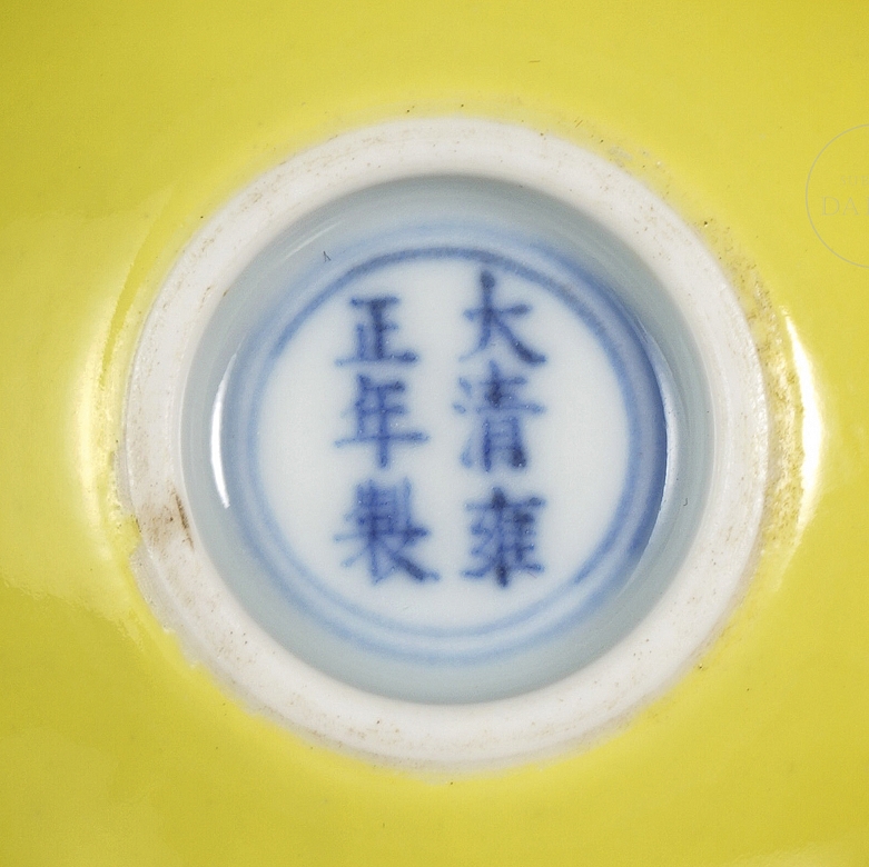 Pair of cups with lemon yellow enamel, marked Yongzheng