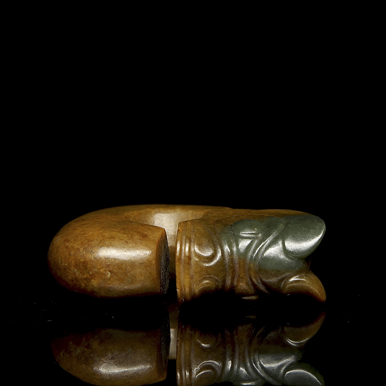 Colgante de jade tallado