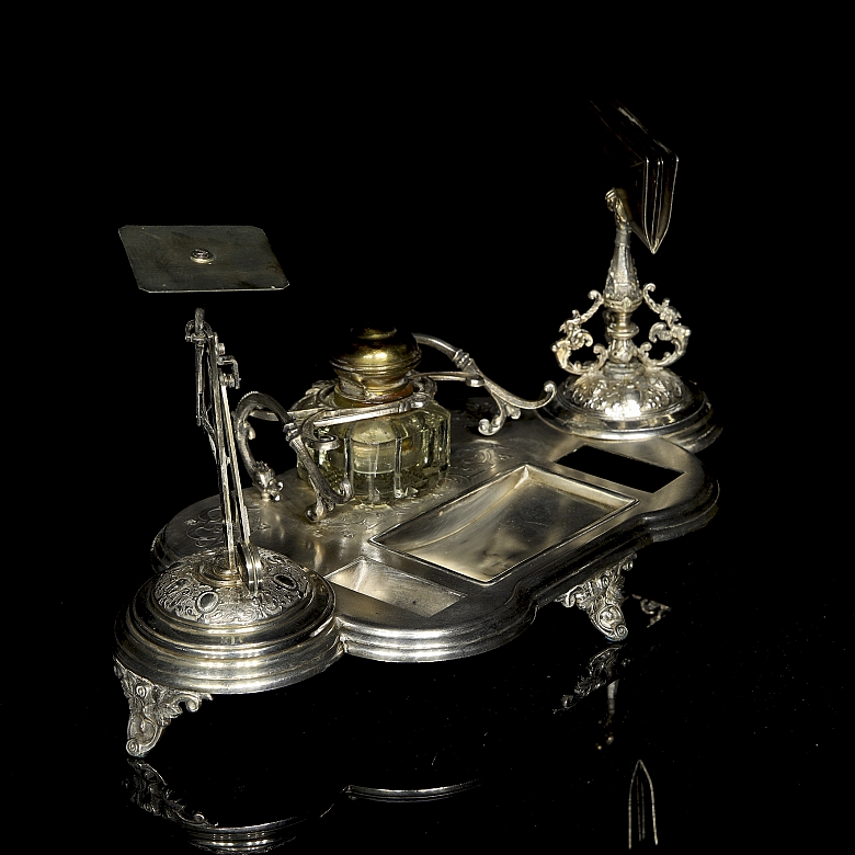 Completo juego de escribanía en metal plateado, pps. s.XX