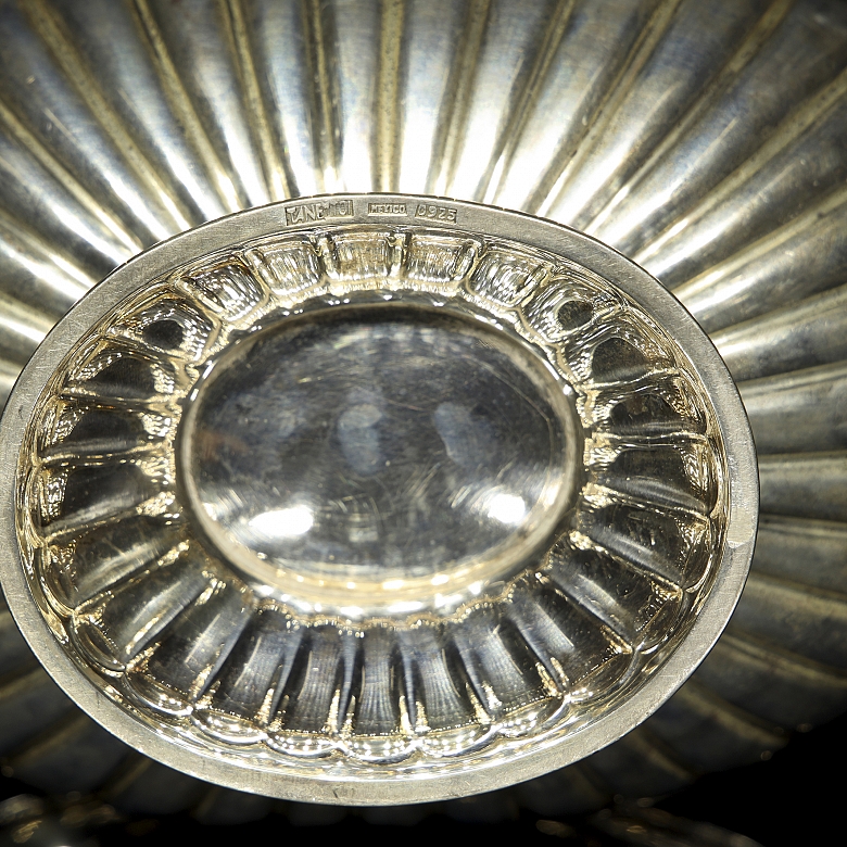 Mexican silver centerpiece with leonine handles, Tane, 20th century