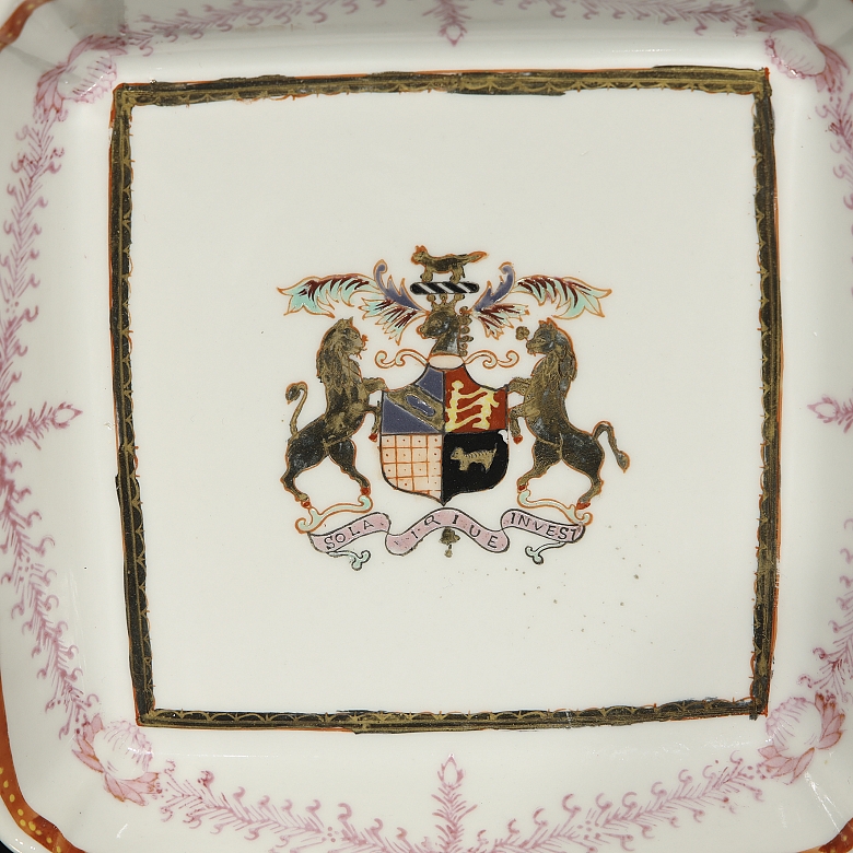 Plato cuadrado de porcelana