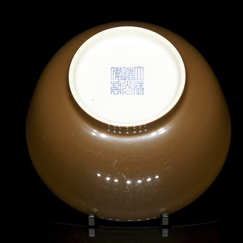 Brown-glazed porcelain bowl, with Daoguang seal - 2