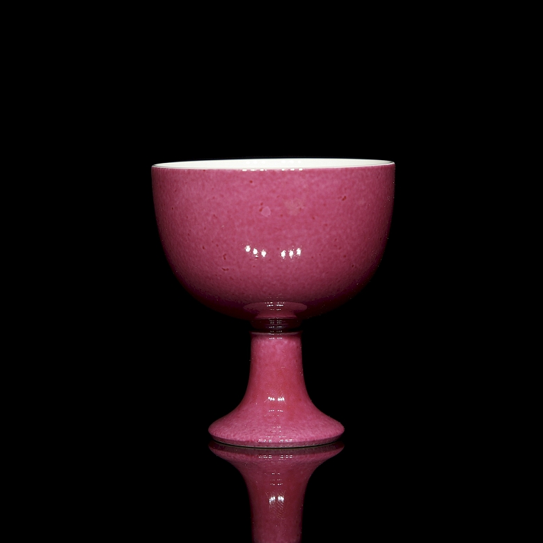Copa de porcelana con esmalte rosa, con sello Yongzheng