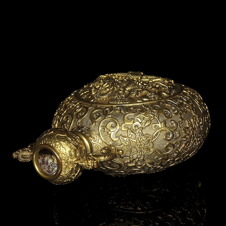 Jarrón de bronce dorado