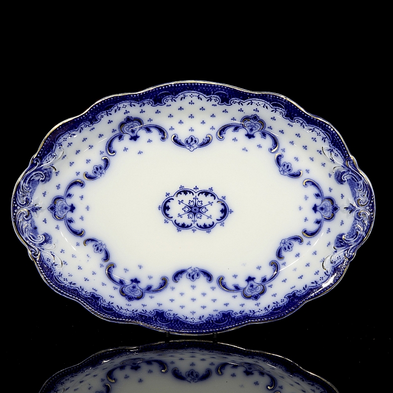 基尔英国瓷托盘，W.H. Grindley 作品。19 世纪。