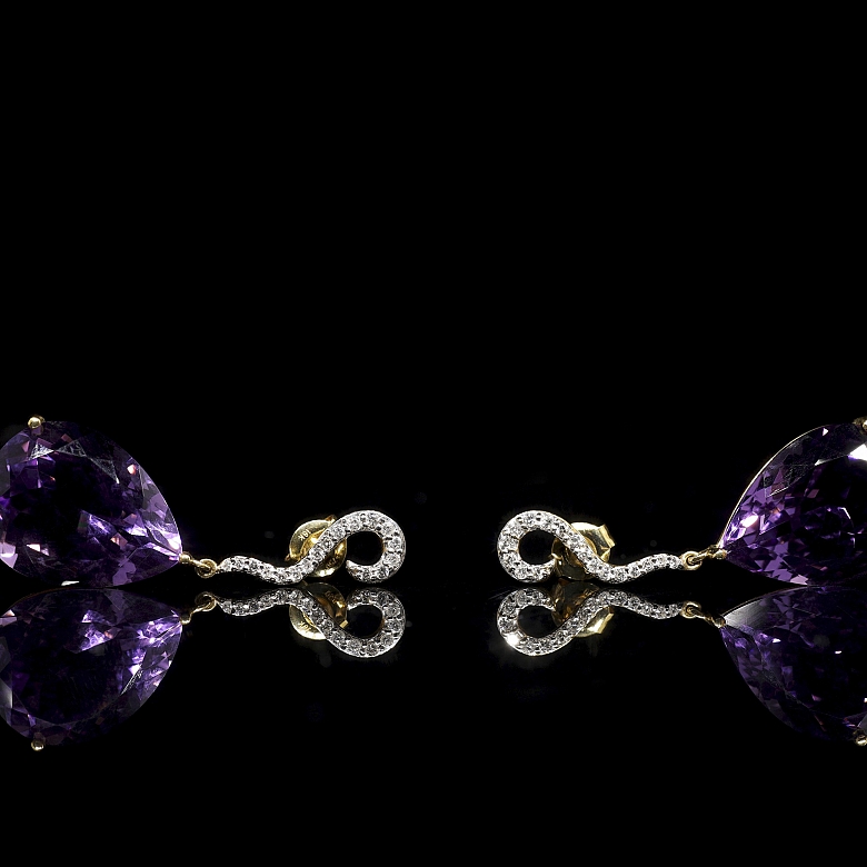 Pendientes en oro amarillo de 18K con amatistas y diamantes