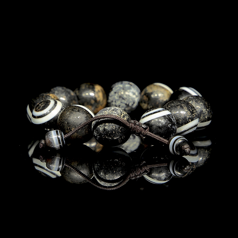 Pulsera de doce Dzi de ágata, dinastía Tang