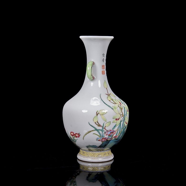 Fencai glazed porcelain vase ‘Orchids’, Republic of China - 1
