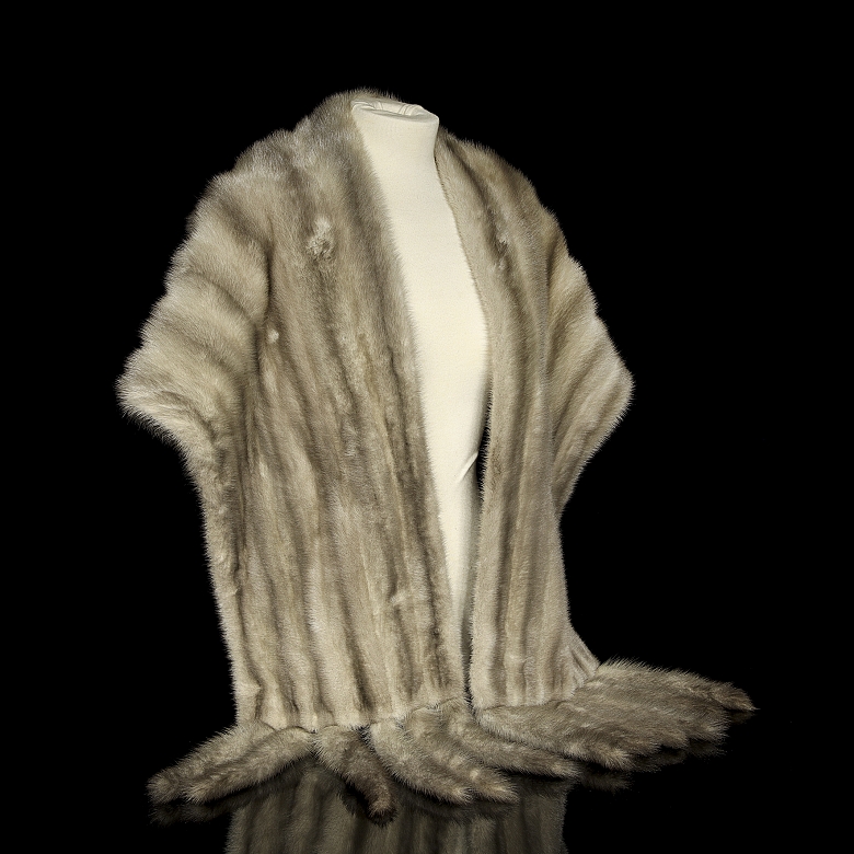 Grey mink fur stole, Willy furrier