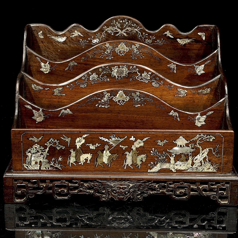Oriental-style card holder, 20th century