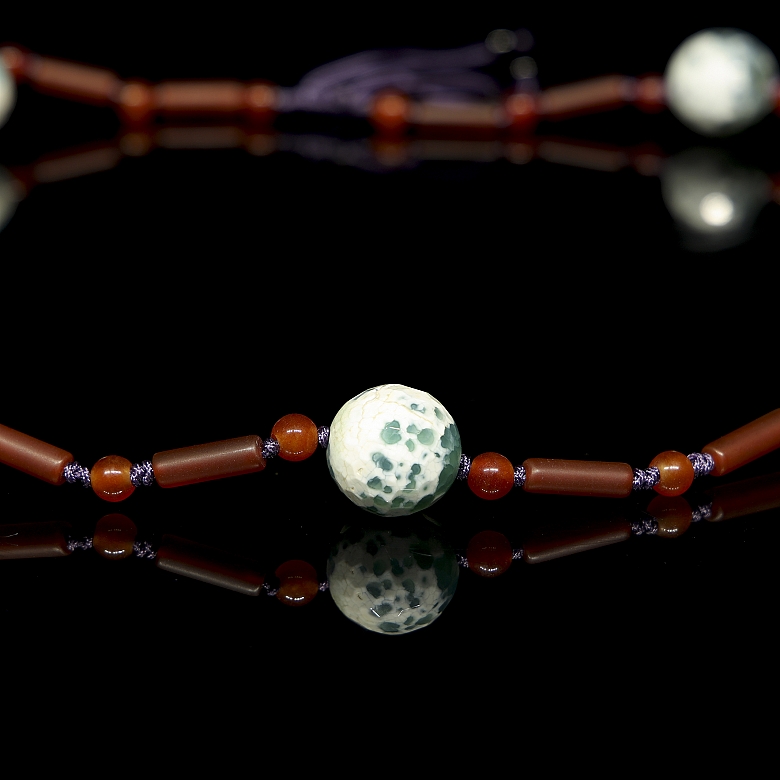 Collar de cuentas de ágata y liulí, dinastía Qing