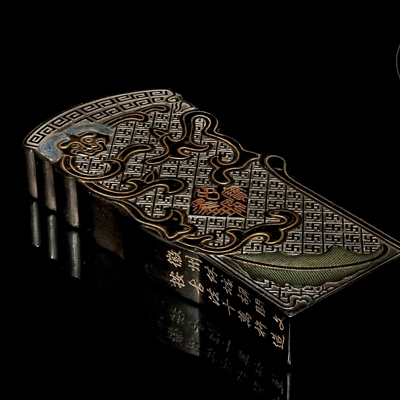 Pieza de tinta con policromía, dinastía Qing