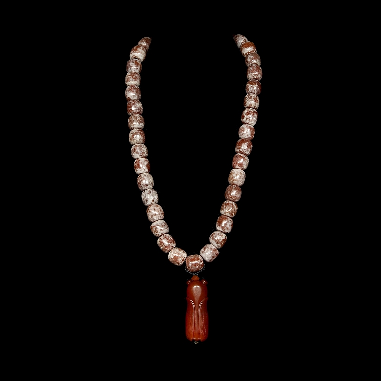 Collar de cuentas de jade