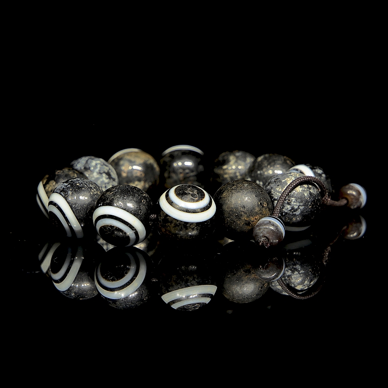 Pulsera de doce Dzi de ágata, dinastía Tang