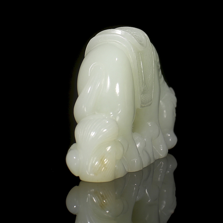 White Hetian jade figure “Horse,” Qing dynasty