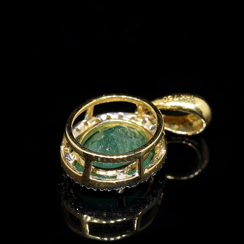Colgante con esmeralda en oro amarillo de 18k y diamantes