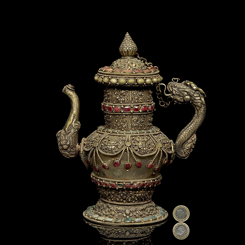 Tetera de bronce dorado y piedras