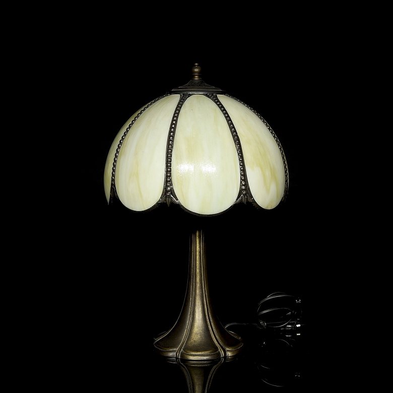 Tiffany-style table lamp, 20th century